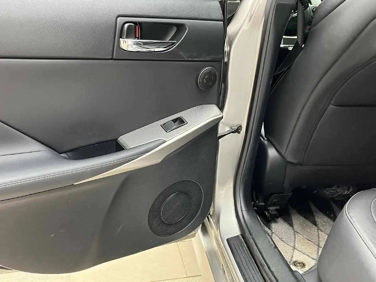 2015 Lexus IS 2.0T 245HP L4 8AT,autocango,china used car exporter,china ev exporter,chinese used car exporter,chinese used ev exporter