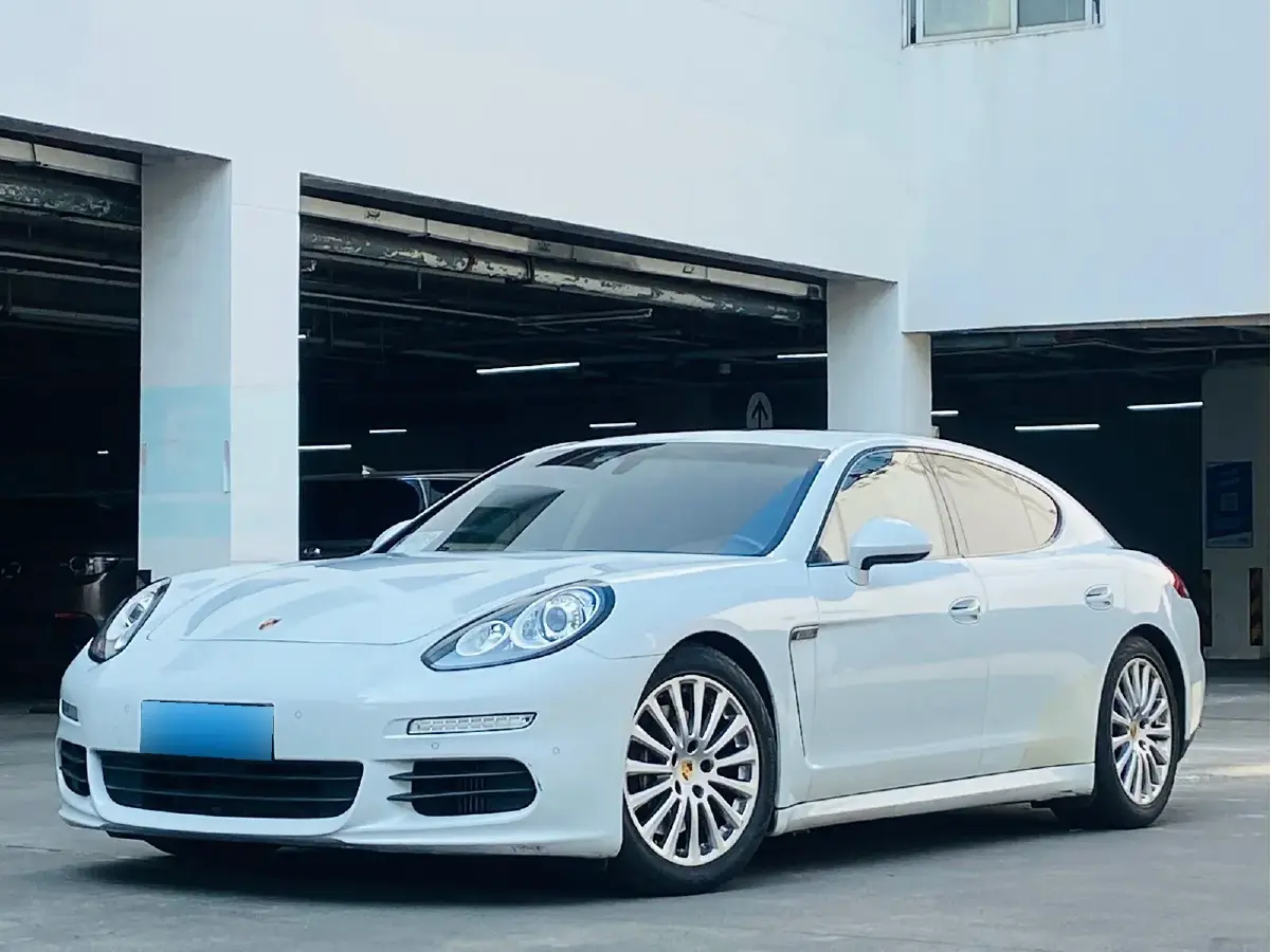 2016 Porsche Panamera 3.0T 320HP V6 7DCT