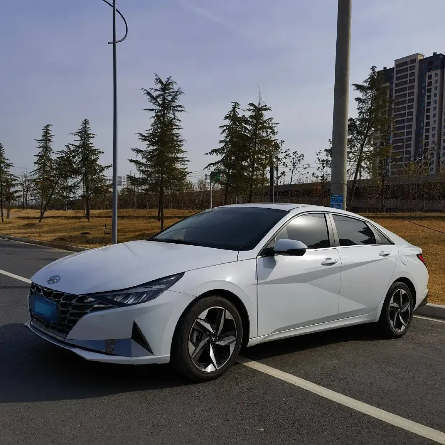 2022 Hyundai Elantra 1.5L 115HP L4 CVT