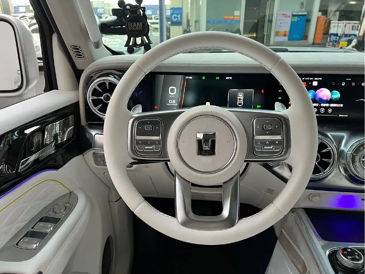 2021 Cyberspace 300 2.0T 227HP L4 8AT,autocango,china used car exporter,china ev exporter,chinese used car exporter,chinese used ev exporter