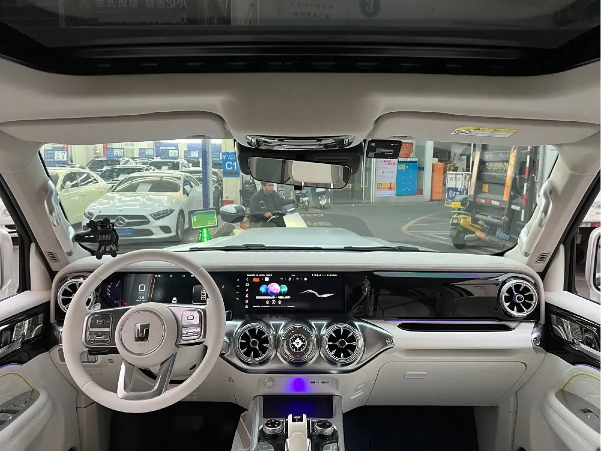 2021 Cyberspace 300 2.0T 227HP L4 8AT,autocango,china used car exporter,china ev exporter,chinese used car exporter,chinese used ev exporter