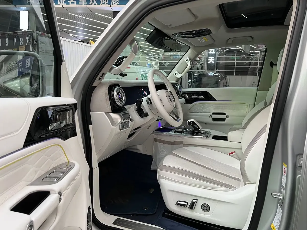 2021 Cyberspace 300 2.0T 227HP L4 8AT,autocango,china used car exporter,china ev exporter,chinese used car exporter,chinese used ev exporter