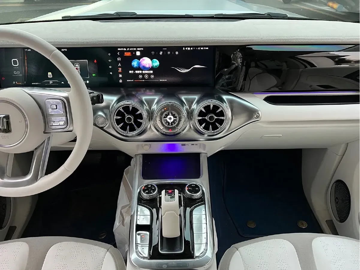 2021 Cyberspace 300 2.0T 227HP L4 8AT,autocango,china used car exporter,china ev exporter,chinese used car exporter,chinese used ev exporter