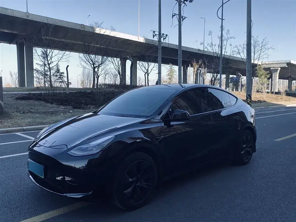 2023 Tesla Model Y BEV 60KWH