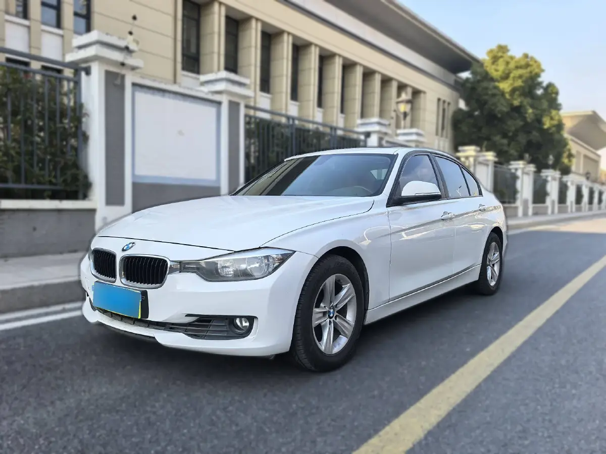 2014 BMW 3 Series 2.0T 184HP L4 8AT