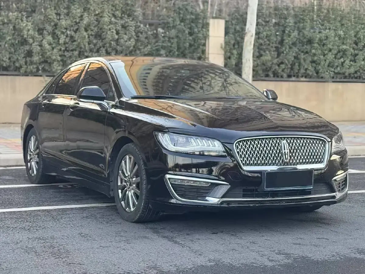 2020 Lincoln MKZ 2.0T 196HP L4 6AT