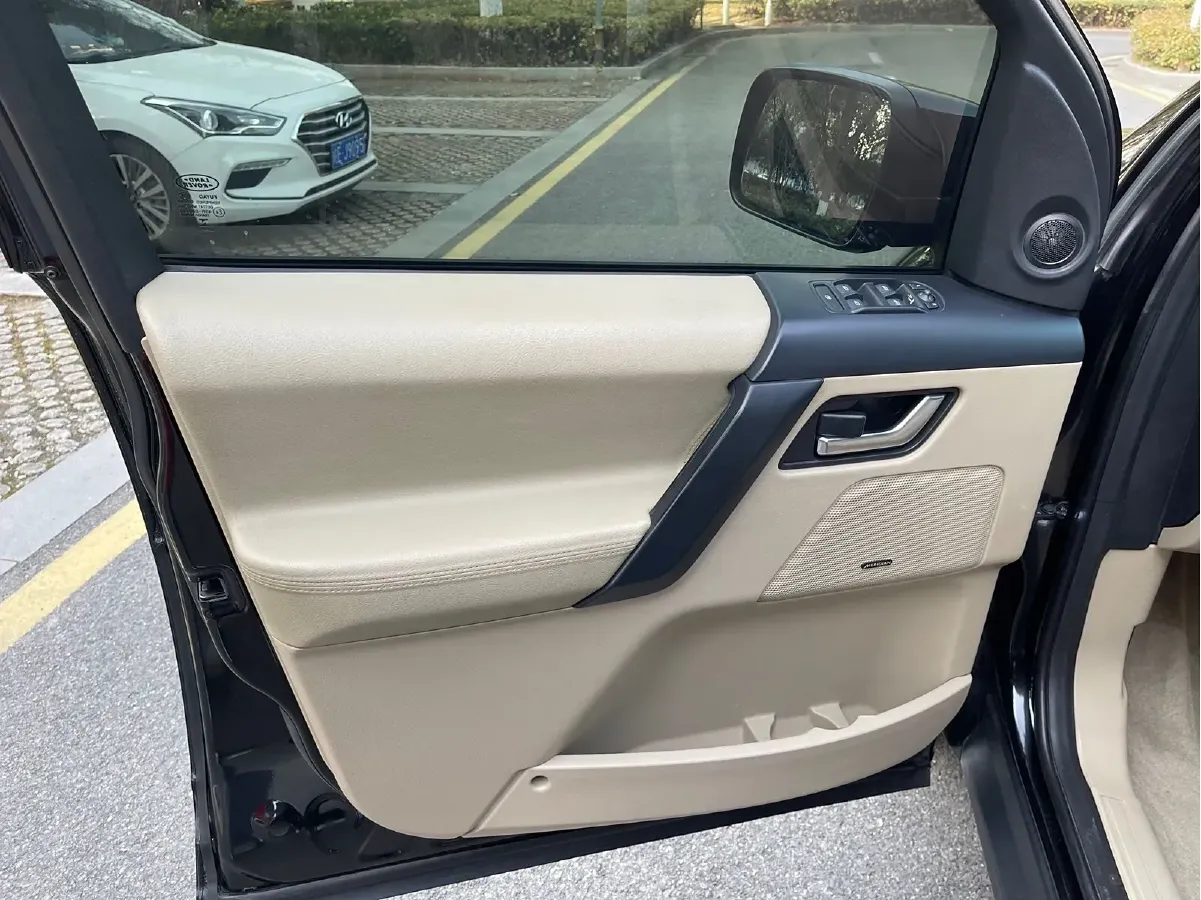 2014 Land Rover Freelander 2 2.2T 190HP L4 6AT,autocango,china used car exporter,china ev exporter,chinese used car exporter,chinese used ev exporter