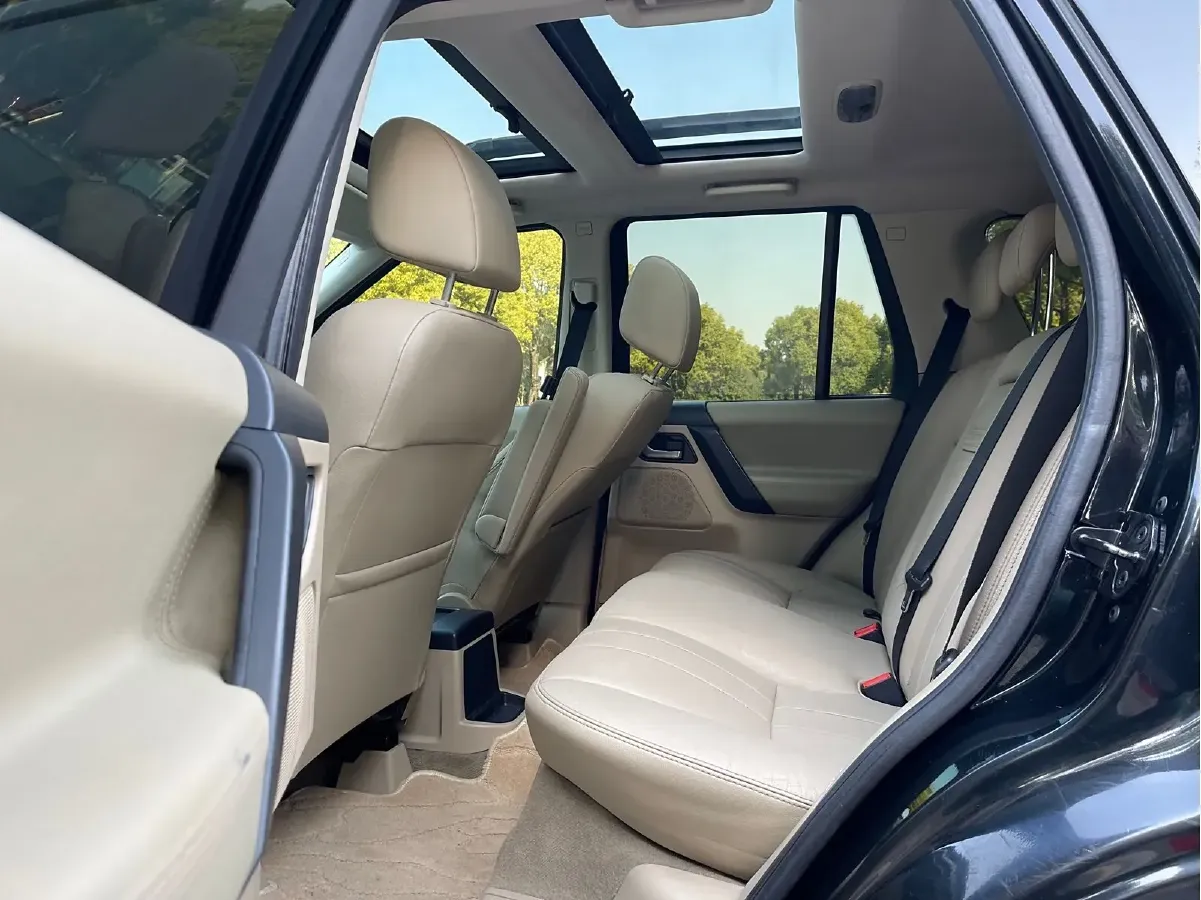 2014 Land Rover Freelander 2 2.2T 190HP L4 6AT,autocango,china used car exporter,china ev exporter,chinese used car exporter,chinese used ev exporter