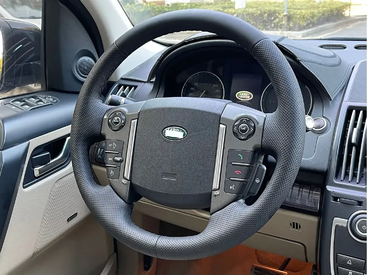 2014 Land Rover Freelander 2 2.2T 190HP L4 6AT,autocango,china used car exporter,china ev exporter,chinese used car exporter,chinese used ev exporter