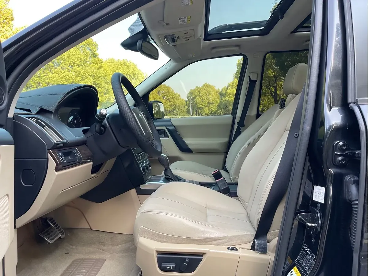 2014 Land Rover Freelander 2 2.2T 190HP L4 6AT,autocango,china used car exporter,china ev exporter,chinese used car exporter,chinese used ev exporter