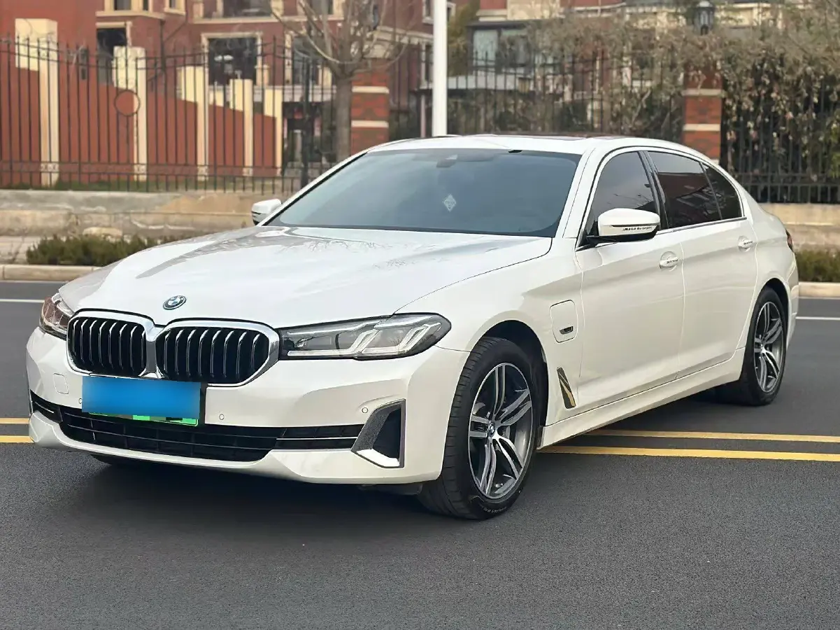 2022 BMW 5 Series 2.0T 184HP L4 8AT PHEV 17.7KWH