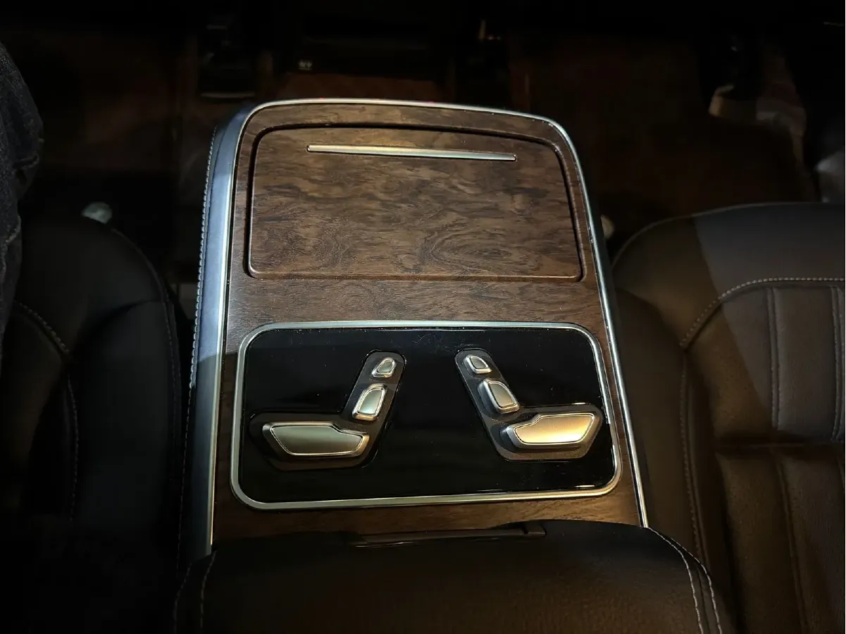 2021 BeiJing BJ90 4.0T 422HP V8 9AT,autocango,china used car exporter,china ev exporter,chinese used car exporter,chinese used ev exporter