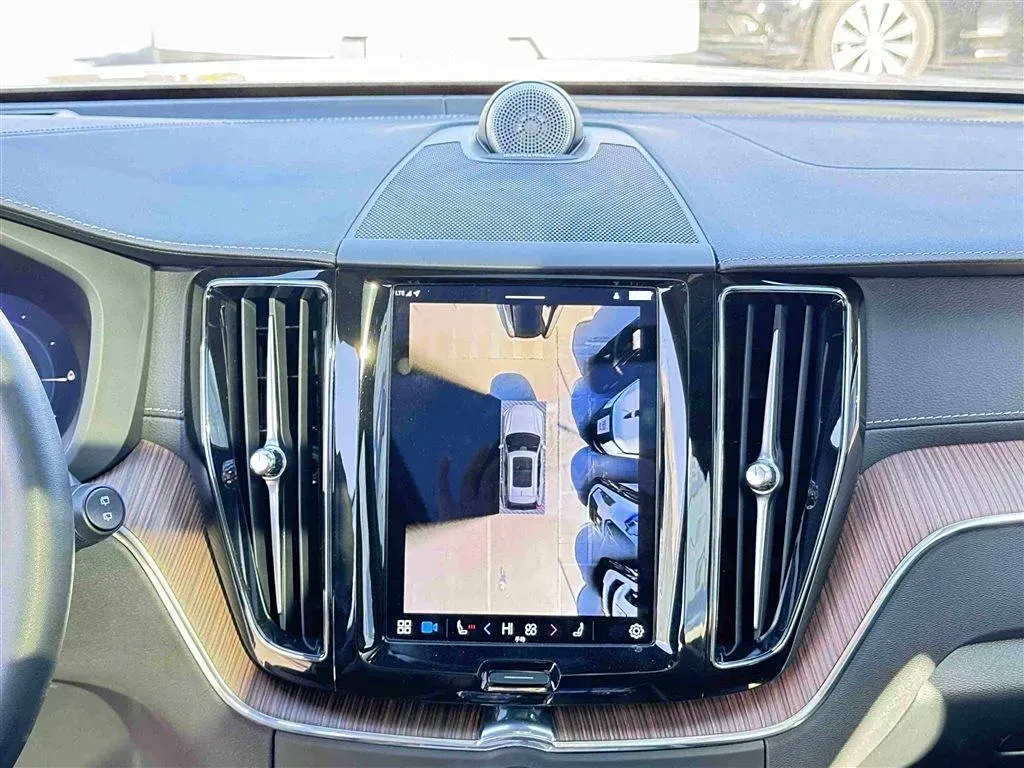 2024 Volvo XC60 PHEV 2.0T 310HP L4 8AT PHEV 18.8KWH,autocango,china used car exporter,china ev exporter,chinese used car exporter,chinese used ev exporter