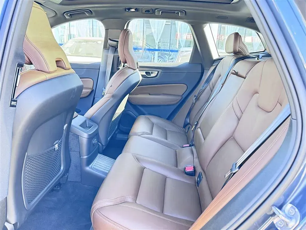 2024 Volvo XC60 PHEV 2.0T 310HP L4 8AT PHEV 18.8KWH,autocango,china used car exporter,china ev exporter,chinese used car exporter,chinese used ev exporter