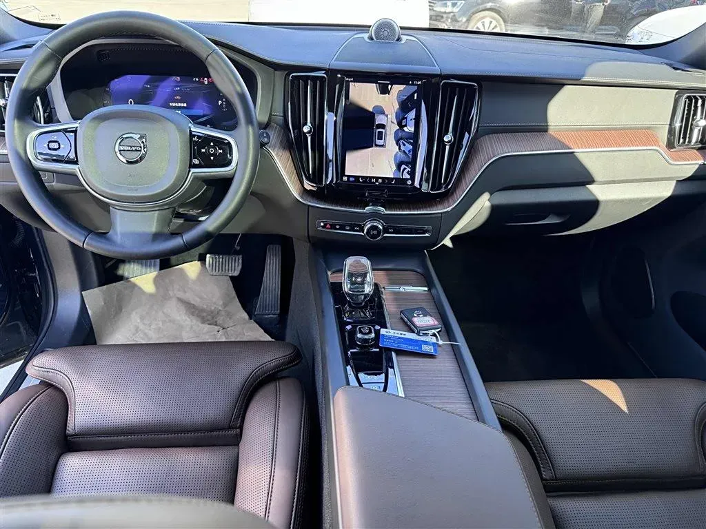 2024 Volvo XC60 PHEV 2.0T 310HP L4 8AT PHEV 18.8KWH,autocango,china used car exporter,china ev exporter,chinese used car exporter,chinese used ev exporter