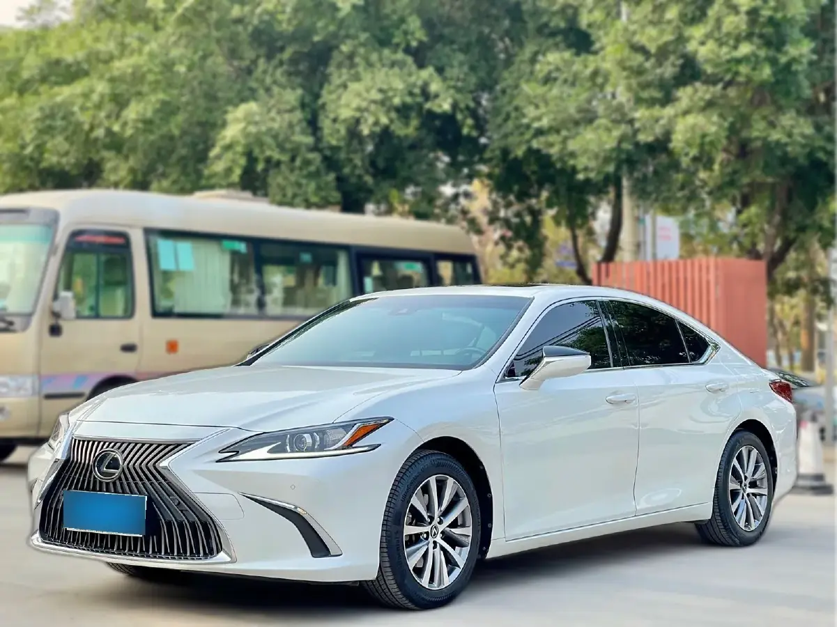 2020 Lexus ES 2.5L 207HP L4 8AT