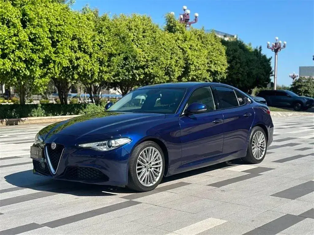 2017 Alfa Romeo Giulia 2.0T 280HP L4 8AT