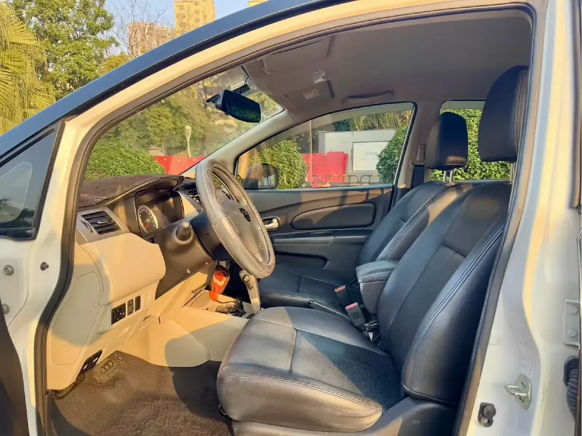 2016 Venucia R50 1.6L 117HP L4 4AT,autocango,china used car exporter,china ev exporter,chinese used car exporter,chinese used ev exporter