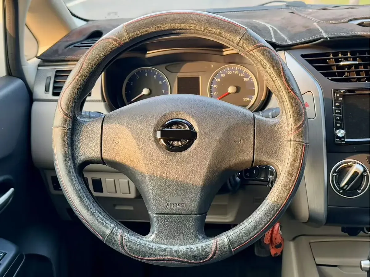 2016 Venucia R50 1.6L 117HP L4 4AT,autocango,china used car exporter,china ev exporter,chinese used car exporter,chinese used ev exporter