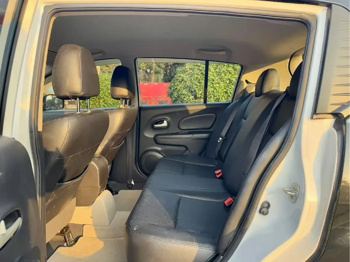 2016 Venucia R50 1.6L 117HP L4 4AT,autocango,china used car exporter,china ev exporter,chinese used car exporter,chinese used ev exporter