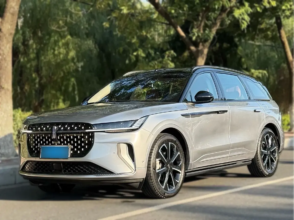 2023 Lincoln Nautilus 2.0T 282HP L4 E-CVT Hybrid