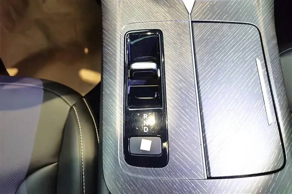 2023 Venucia Grand V DD-i 1.5T 163HP L4 E-CVT PHEV 18.4KWH,autocango,china used car exporter,china ev exporter,chinese used car exporter,chinese used ev exporter