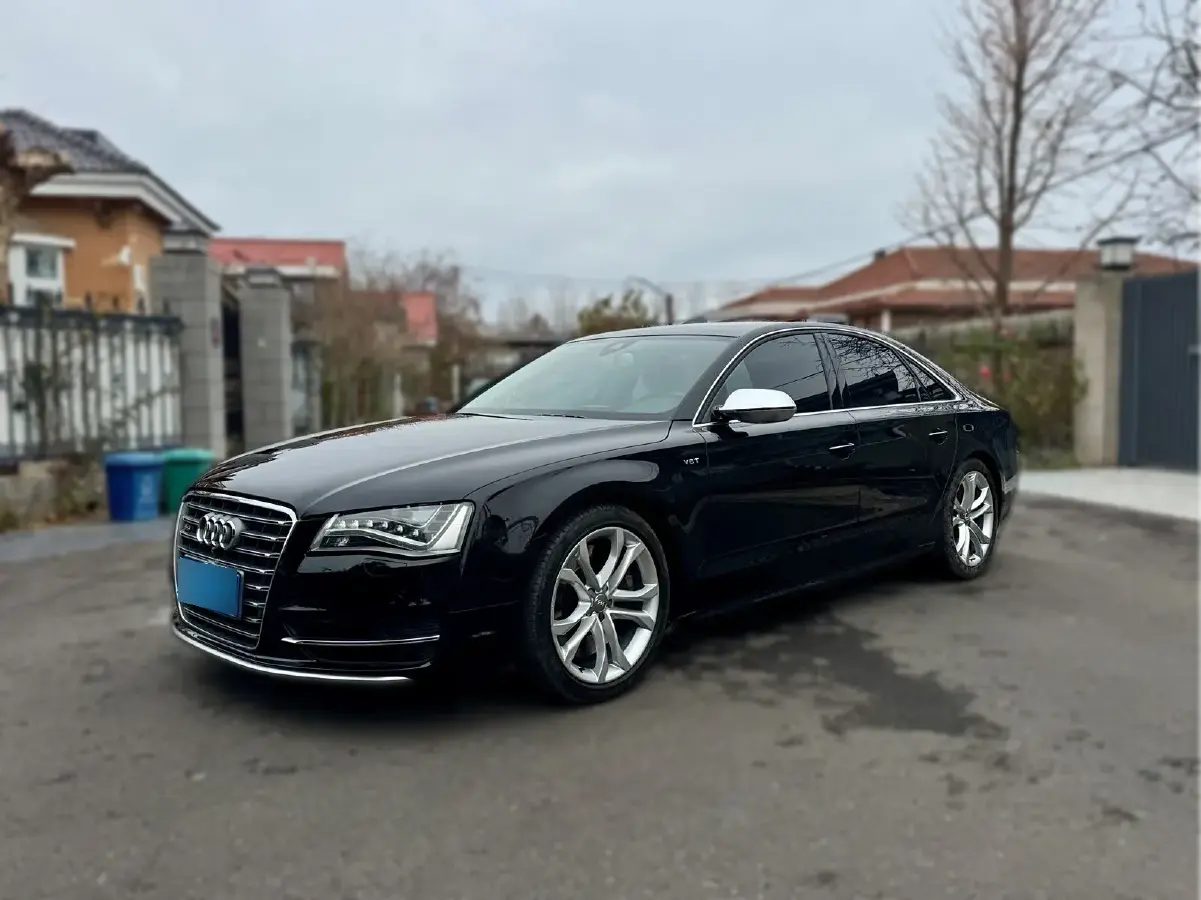 2013 Audi S8 4.0T 520HP V8 8AT