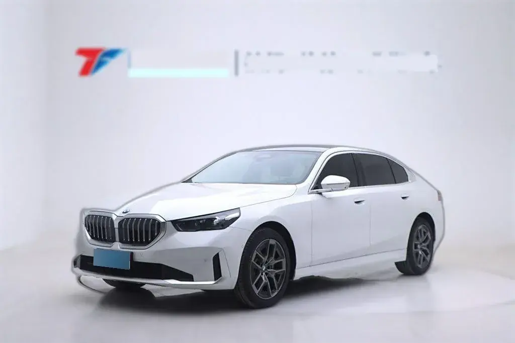 2024 BMW 5 Series 2.0T 258HP L4 8AT