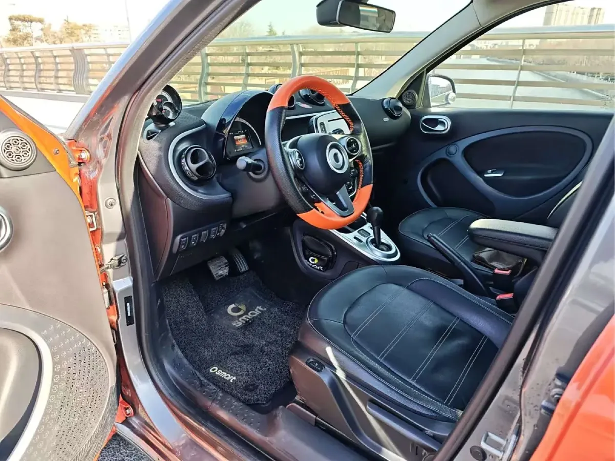 2016 Smart smart forfour 0.9T 90HP L3 6DCT,autocango,china used car exporter,china ev exporter,chinese used car exporter,chinese used ev exporter