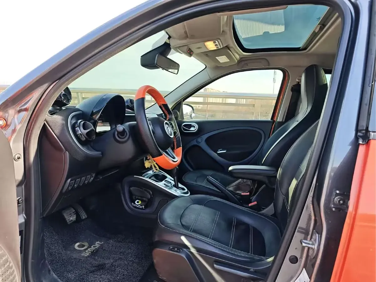 2016 Smart smart forfour 0.9T 90HP L3 6DCT,autocango,china used car exporter,china ev exporter,chinese used car exporter,chinese used ev exporter