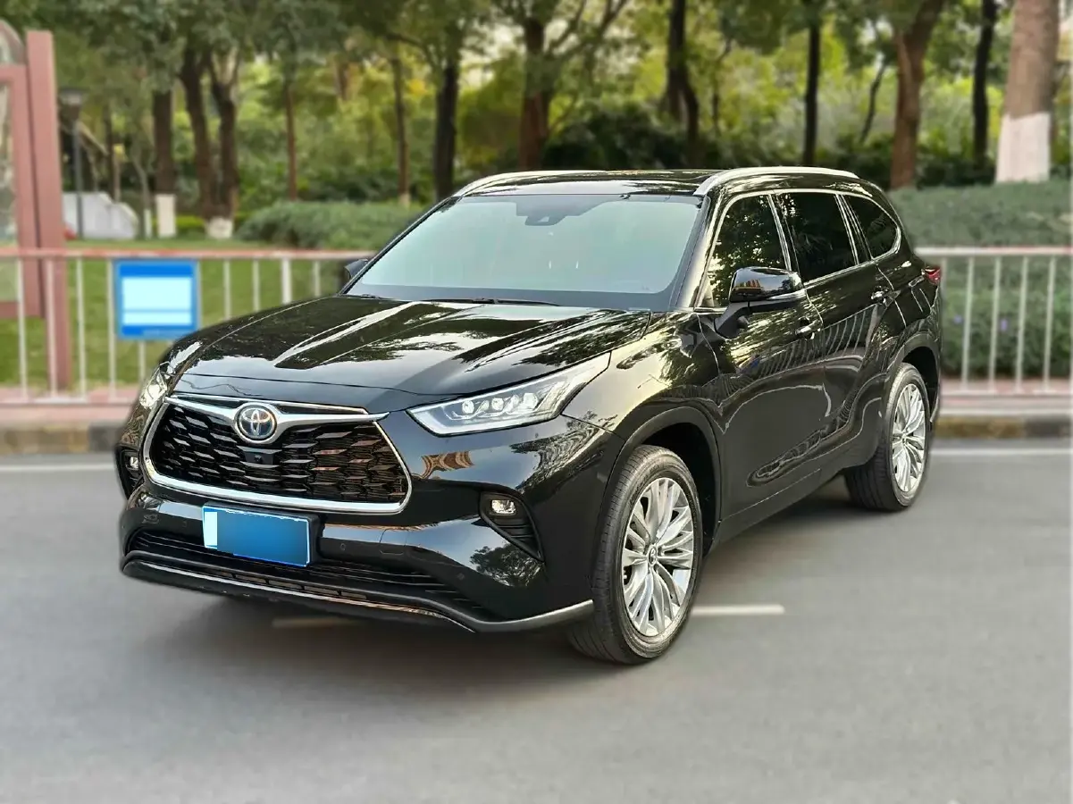 2023 Toyota Highlander 2.5L 189HP L4 E-CVT Hybrid