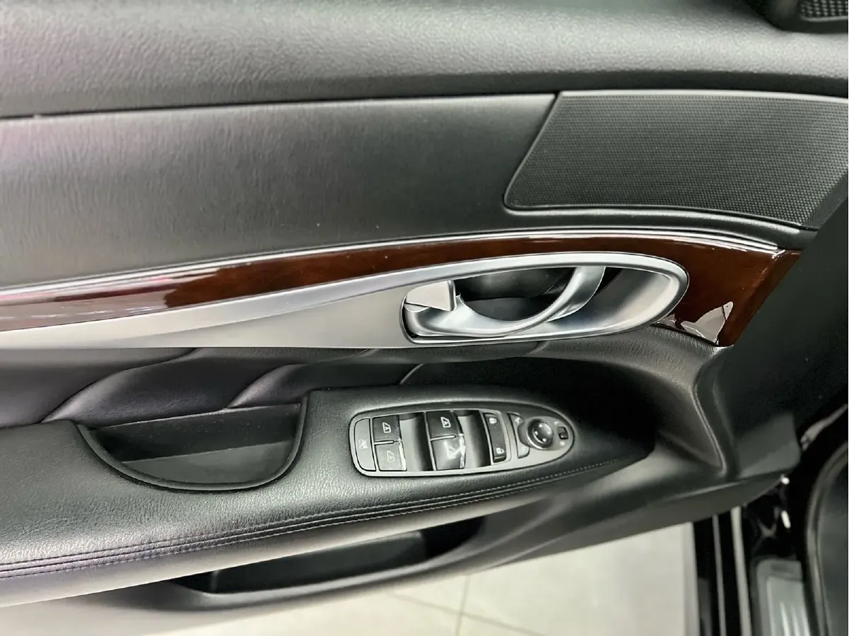 2017 Infiniti Q70 2.5L 222HP V6 7AT,autocango,china used car exporter,china ev exporter,chinese used car exporter,chinese used ev exporter