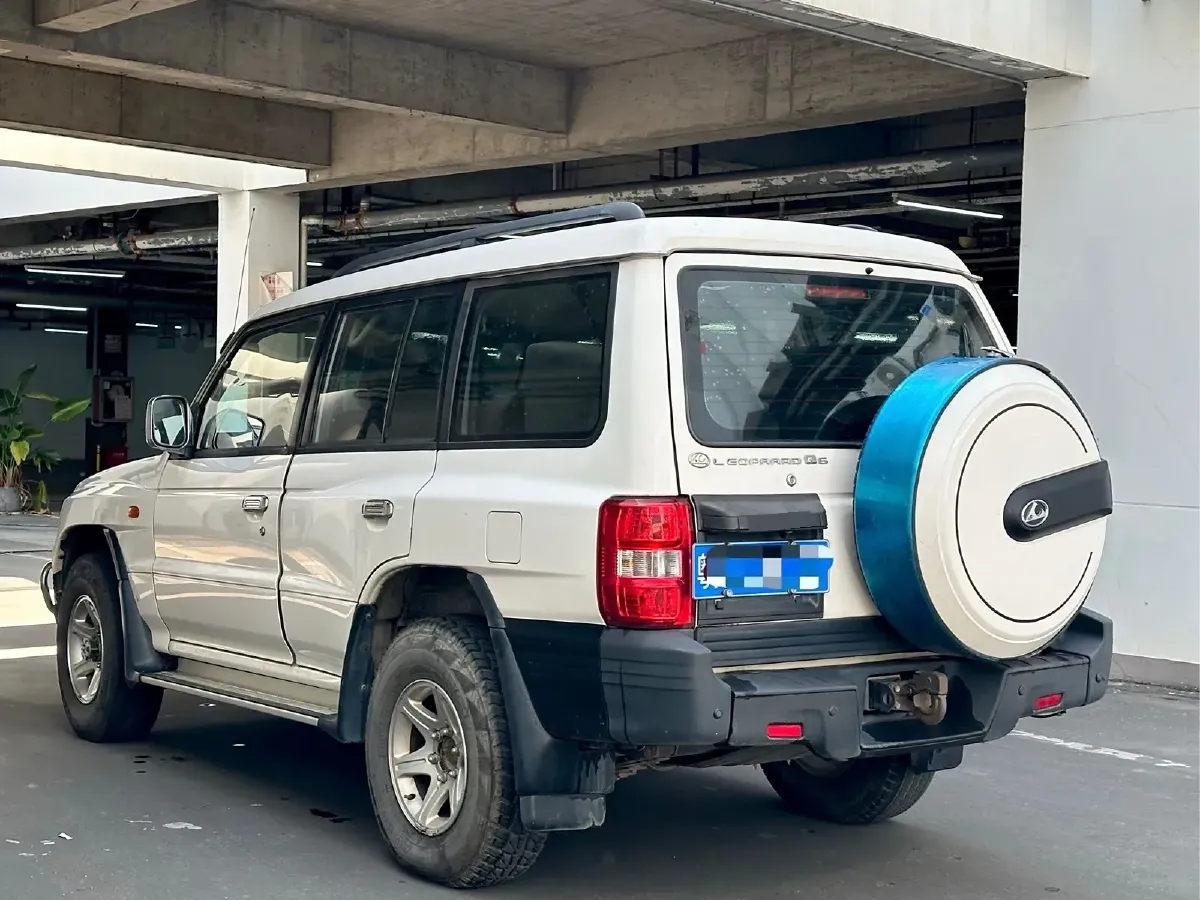 2015 Leopaard Q6 2.4L 147HP L4 5MT,autocango,china used car exporter,china ev exporter,chinese used car exporter,chinese used ev exporter