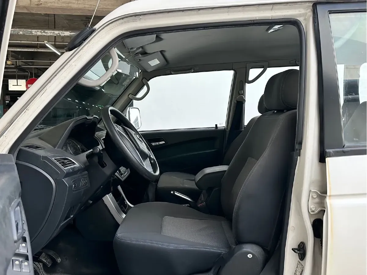 2015 Leopaard Q6 2.4L 147HP L4 5MT,autocango,china used car exporter,china ev exporter,chinese used car exporter,chinese used ev exporter