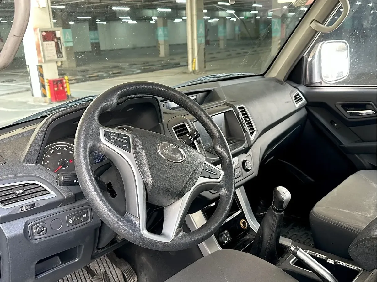 2015 Leopaard Q6 2.4L 147HP L4 5MT,autocango,china used car exporter,china ev exporter,chinese used car exporter,chinese used ev exporter