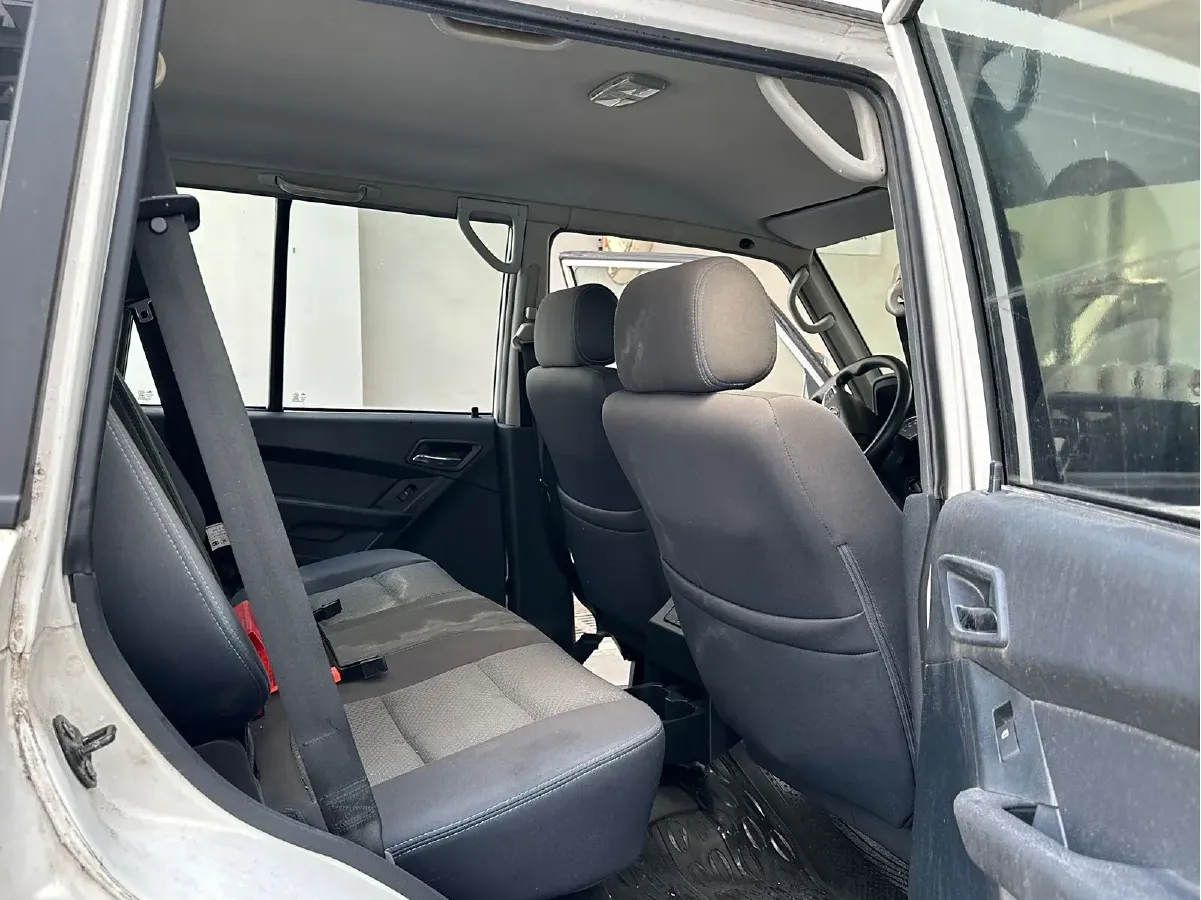 2015 Leopaard Q6 2.4L 147HP L4 5MT,autocango,china used car exporter,china ev exporter,chinese used car exporter,chinese used ev exporter