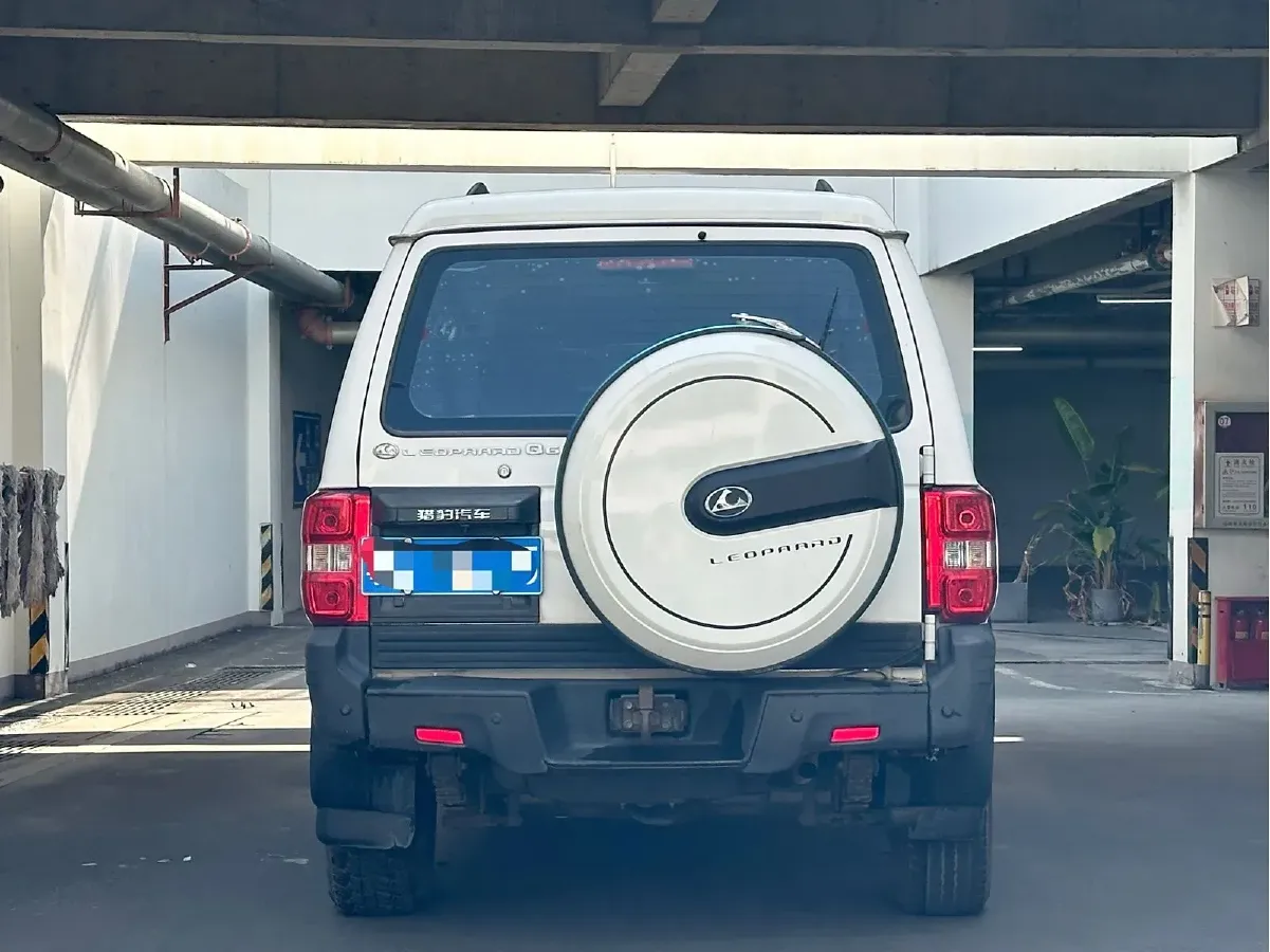 2015 Leopaard Q6 2.4L 147HP L4 5MT,autocango,china used car exporter,china ev exporter,chinese used car exporter,chinese used ev exporter