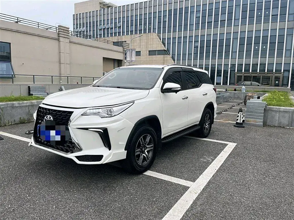 2015 Toyota Fortuner 2.7L 159HP L4 4AT