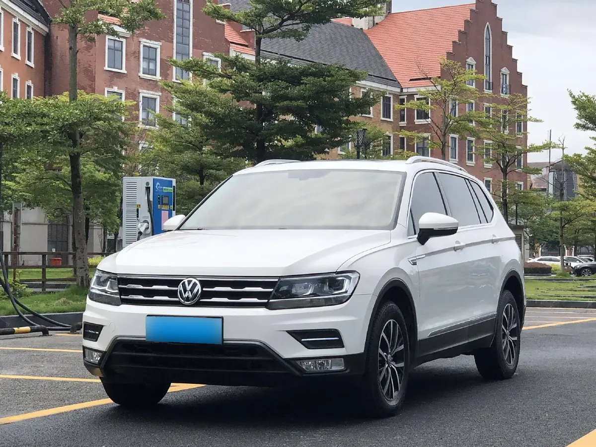2017 Volkswagen Tiguan L 1.8T 180HP L4 7DCT