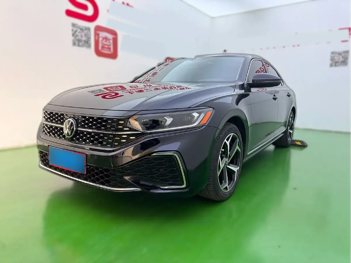 2024 Volkswagen Passat 2.0T 220HP L4 7DCT