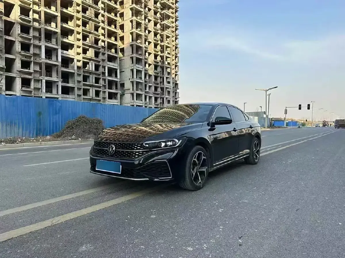 2024 Volkswagen Passat 2.0T 220HP L4 7DCT