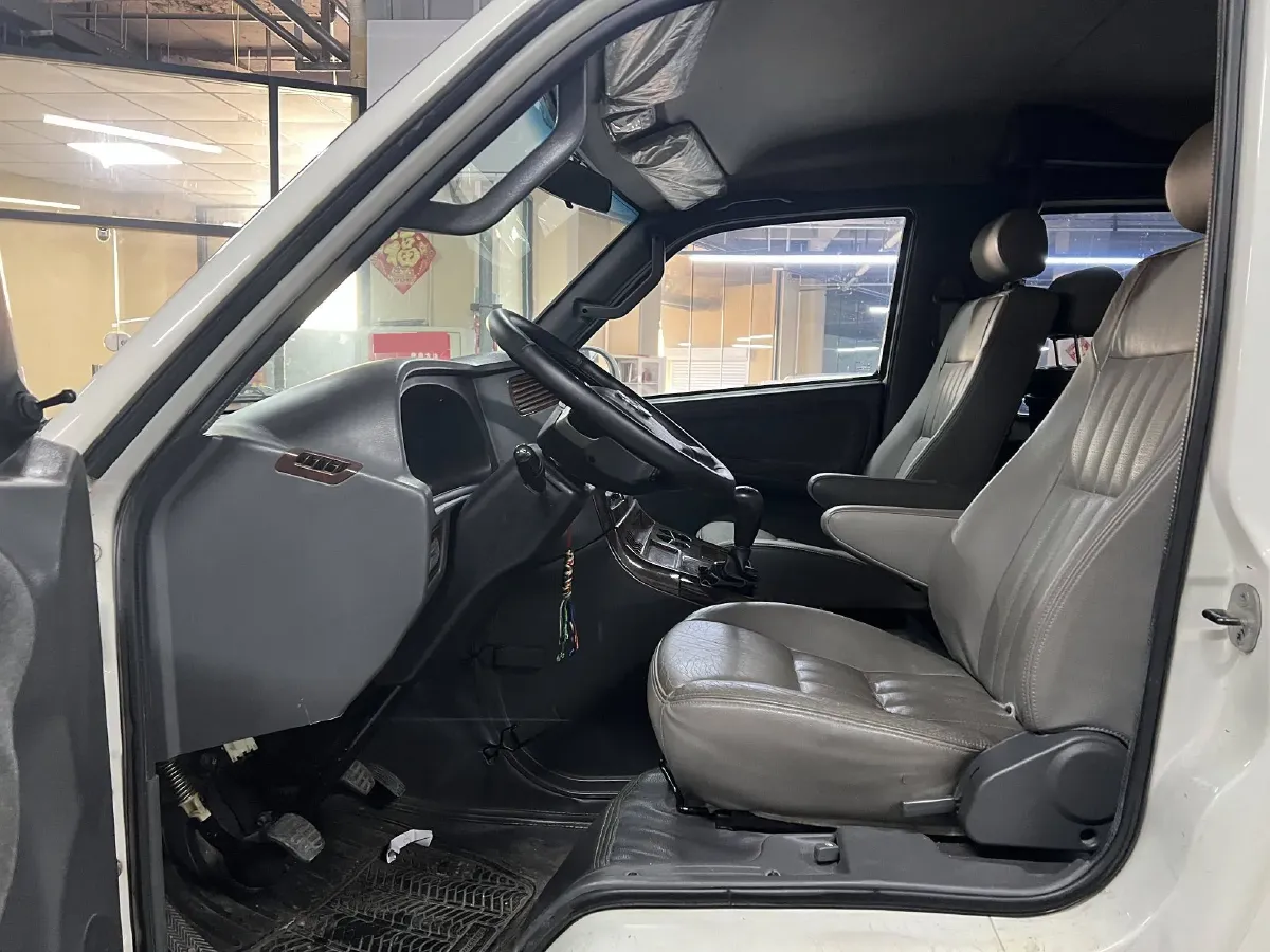 2013 MAXUS Istana 2.3L 130HP L4 5MT,autocango,china used car exporter,china ev exporter,chinese used car exporter,chinese used ev exporter