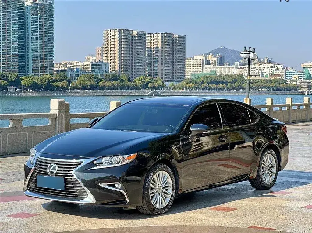 2017 Lexus ES 2.0L 167HP L4 6AT