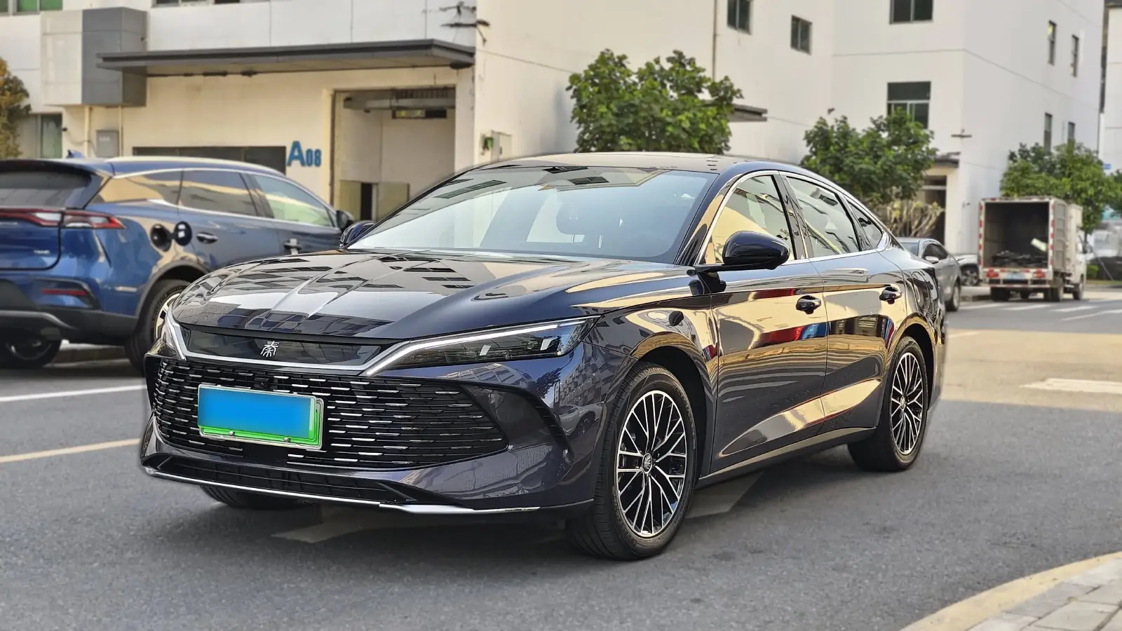 2024 BYD QinL 1.5L 101HP L4 E-CVT PHEV 15.87KWH