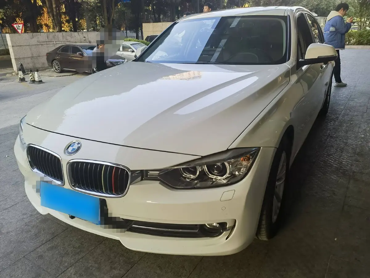 2013 BMW 3 Series 2.0T 184HP L4 8AT