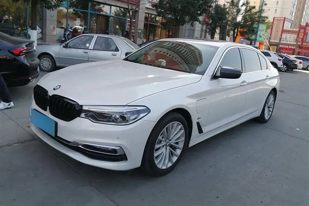 2019 BMW 5 Series 2.0T 184HP L4 8AT PHEV 13KWH