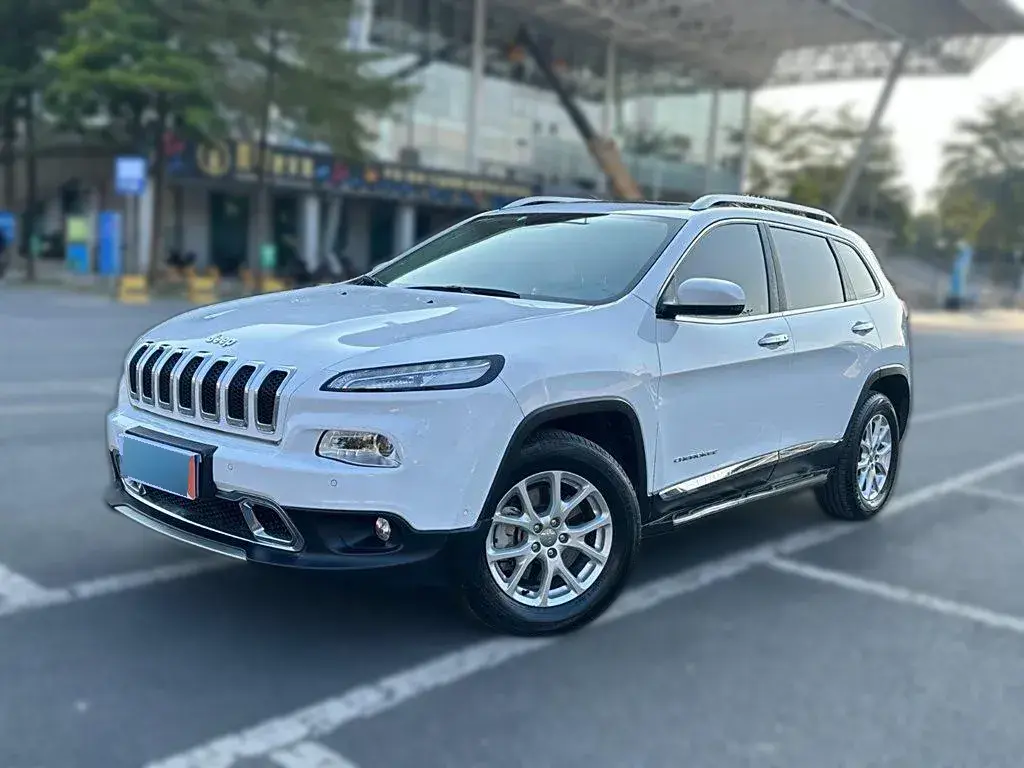 2016 Jeep Cherokee 2.4L 175HP L4 9AT