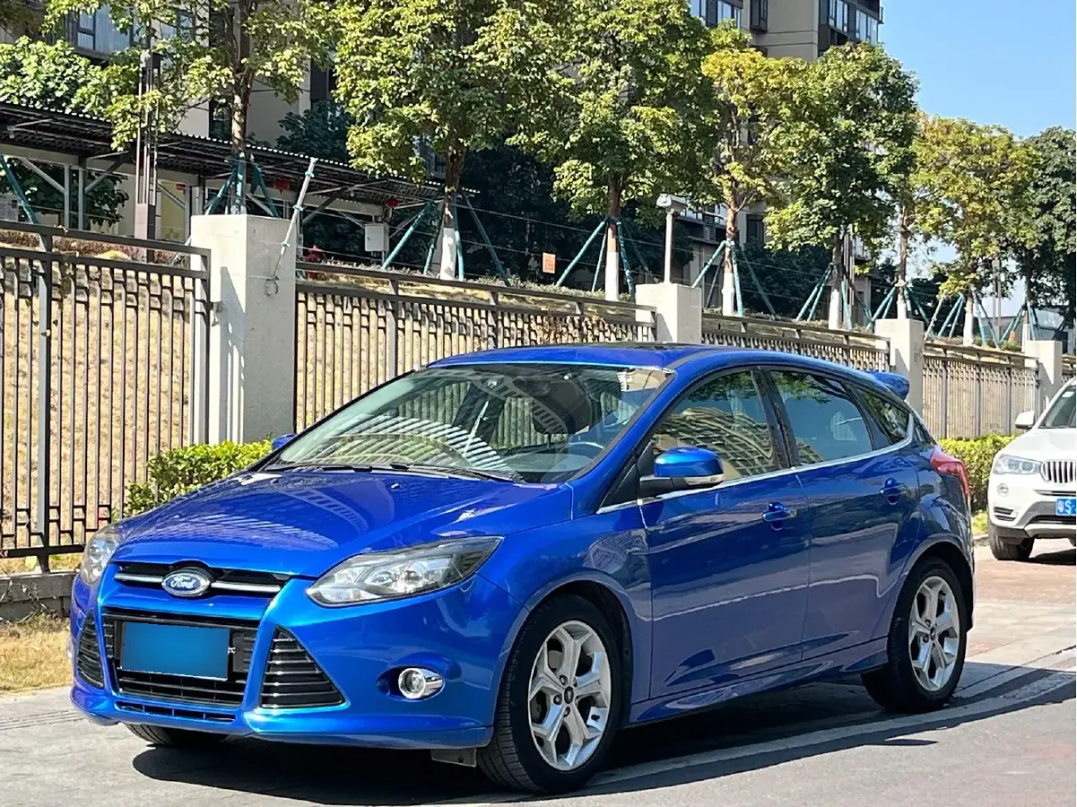 2012 Ford Focus 2.0L 170HP L4 5MT