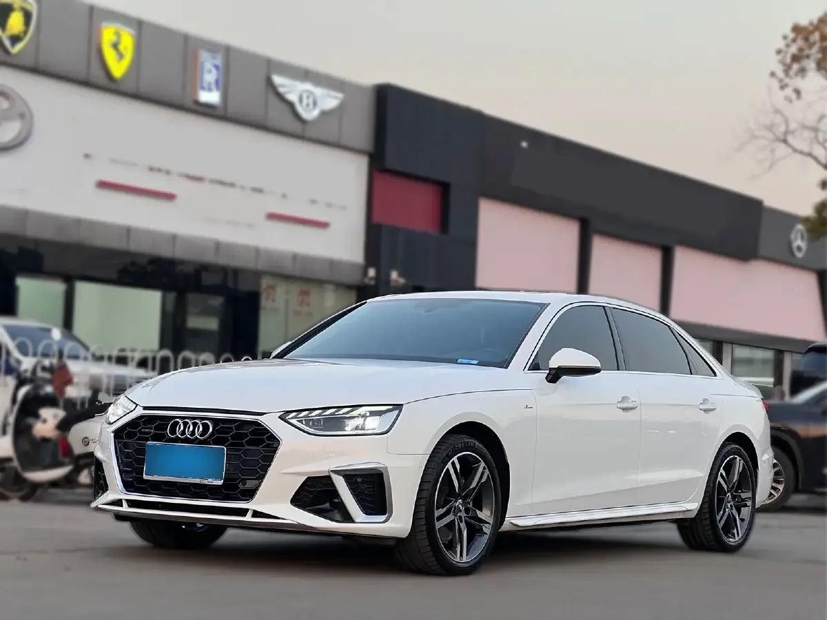 2022 Audi A4L 2.0T 190HP L4 7DCT