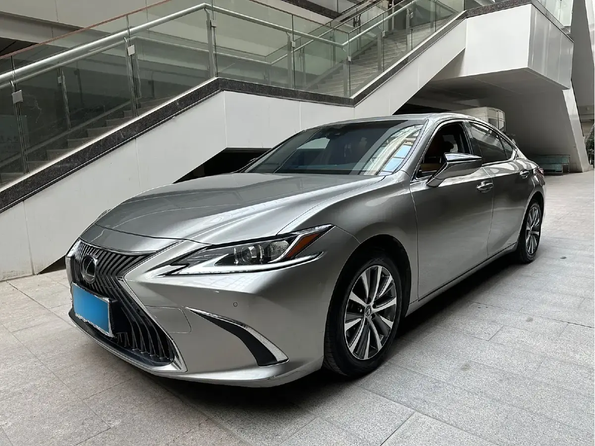 2018 Lexus ES 2.0L 167HP L4 6AT